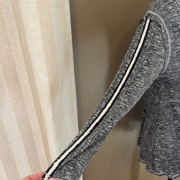 Style & CO. Women's Sweater Heathered Black & White, Sleeve detail, Size Medium - Picture 5 of 12